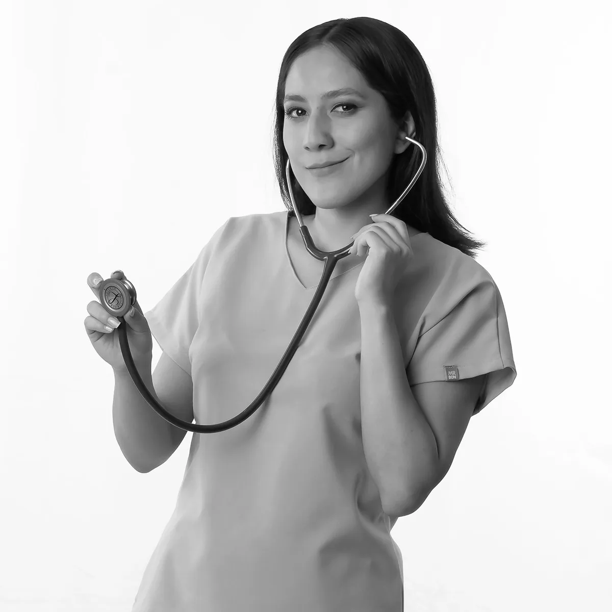 Médica veterinaria con estetoscopio, VetMediCyn